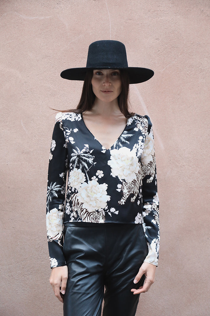 Long Sleeve Top Romantic Tiger Black