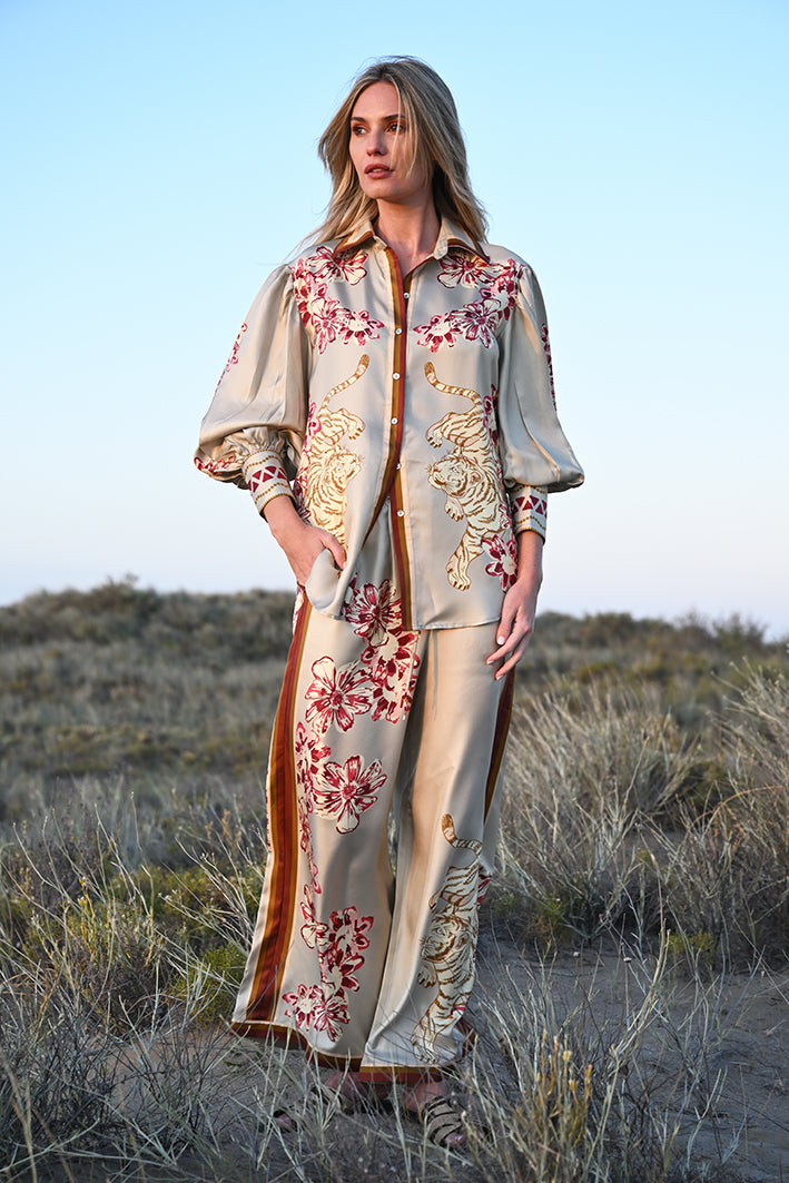Camisa Seda Flower Tiger Beige