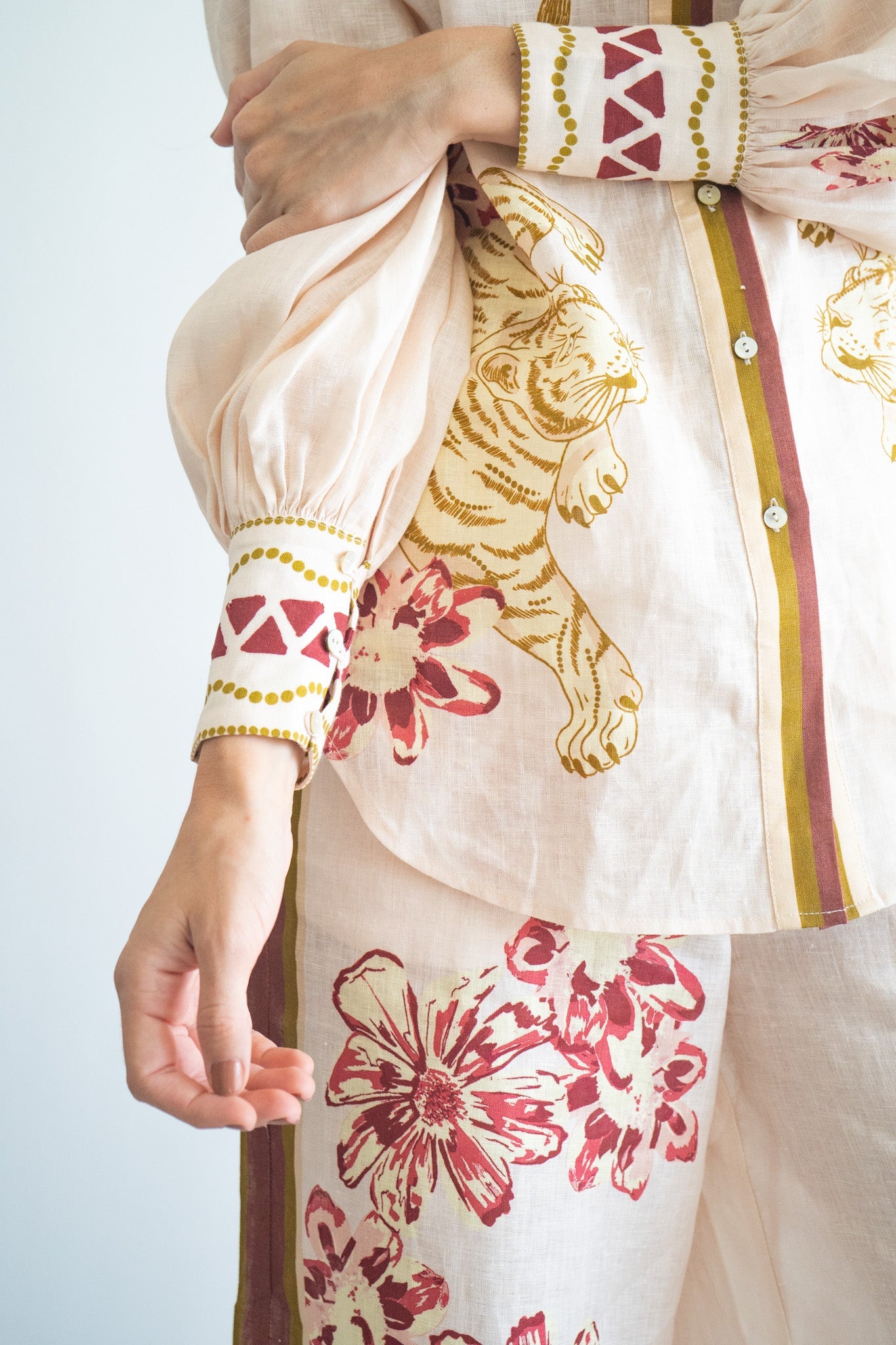 Camisa Flower Tiger Nude 