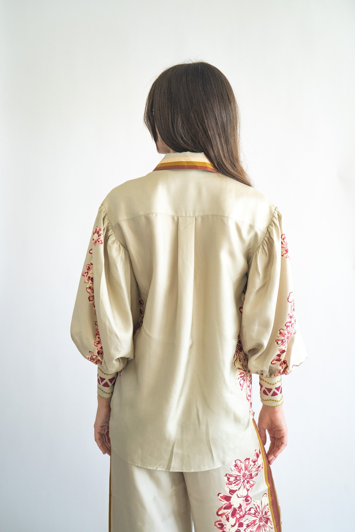 Camisa Seda Flower Tiger Beige