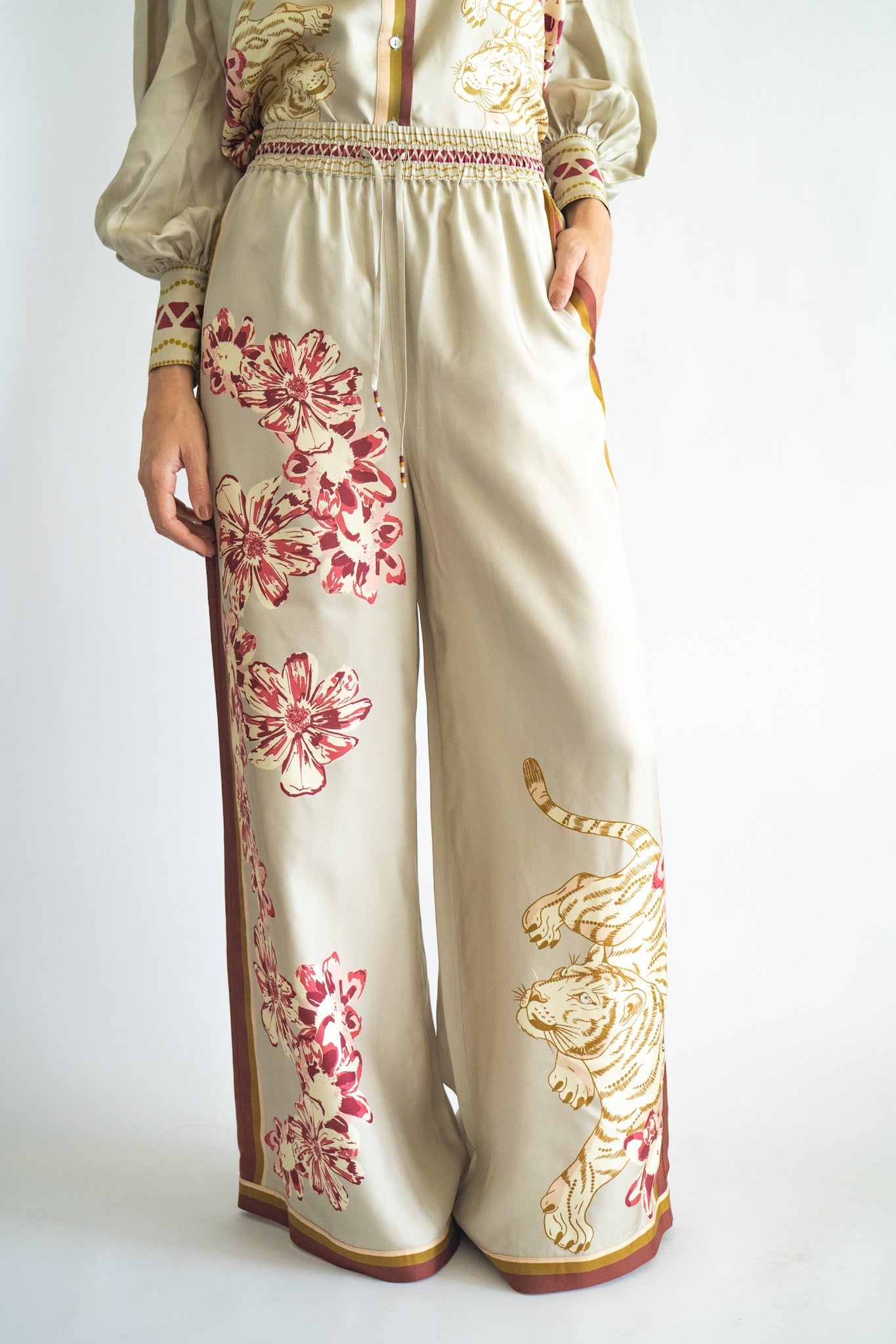 Pantalón Seda Flower Tiger Beige 