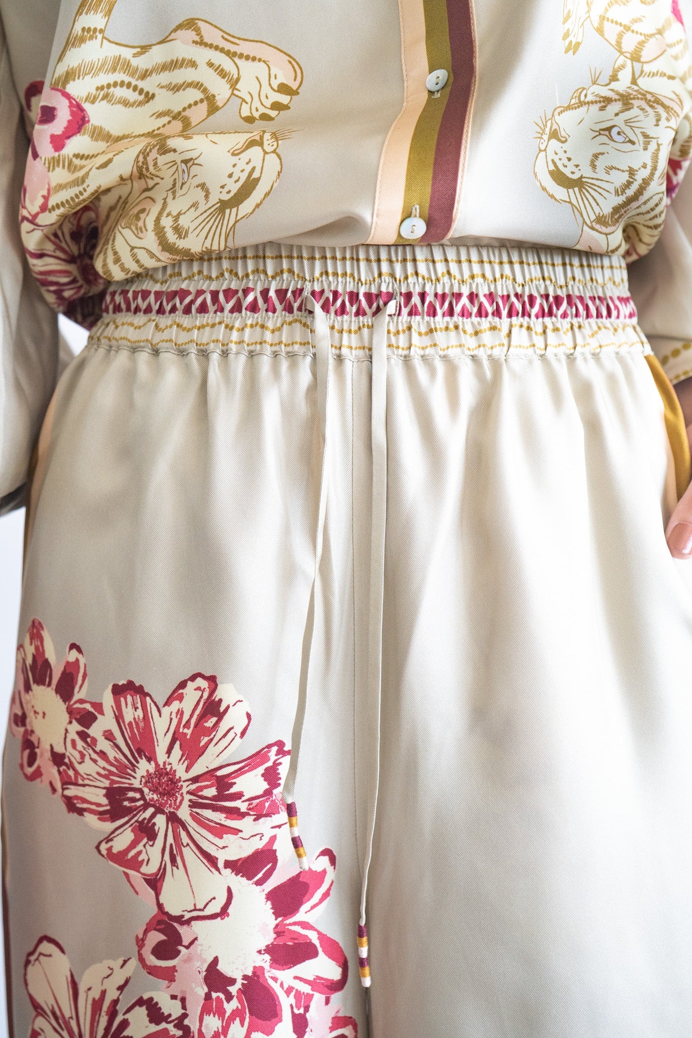 Pantalón Seda Flower Tiger Beige 