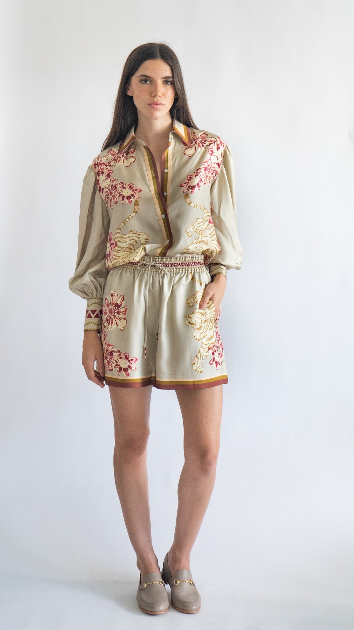 Silk Short Flower Tiger Beige
