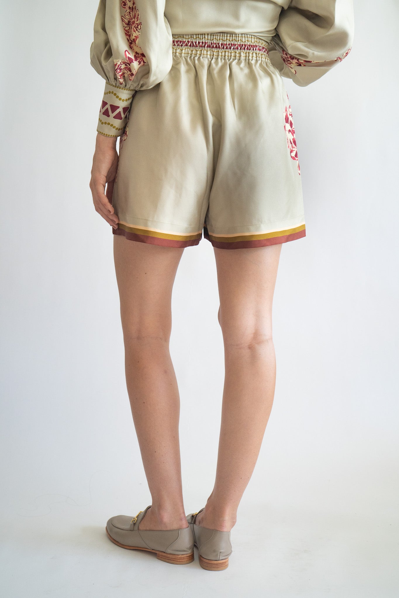 Silk Short Flower Tiger Beige