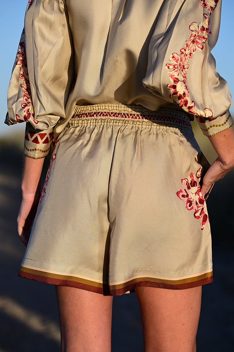 Silk Short Flower Tiger Beige