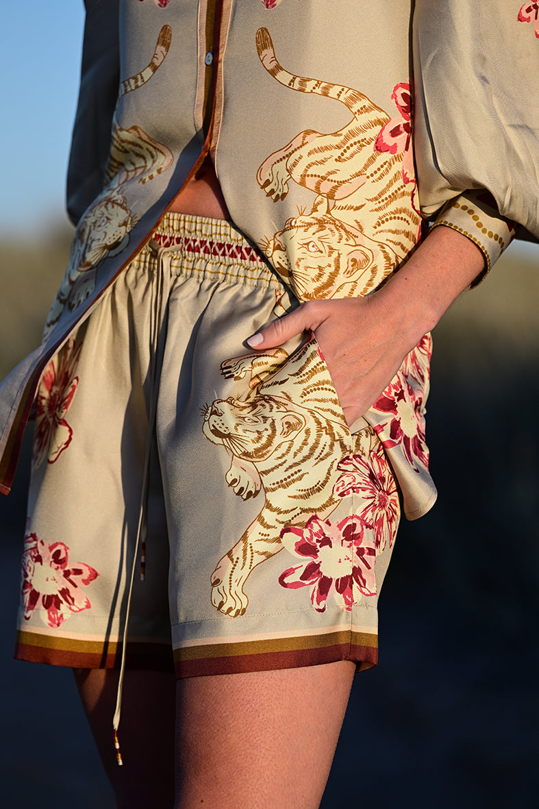 Silk Short Flower Tiger Beige