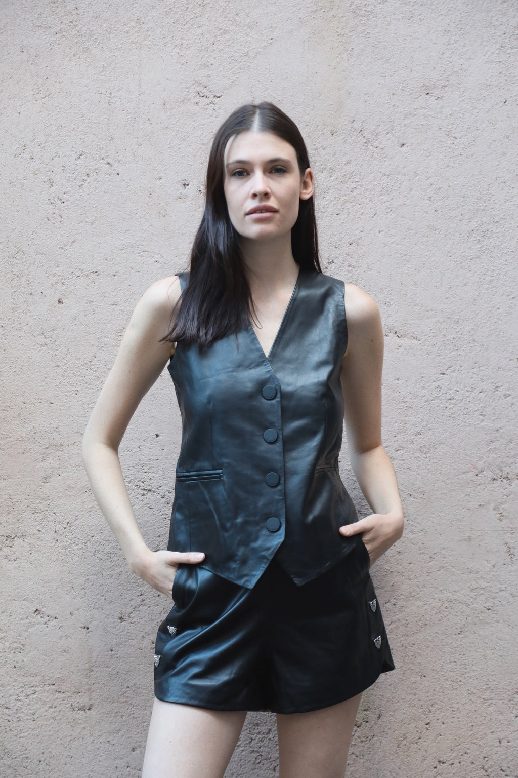 Short Leather Black