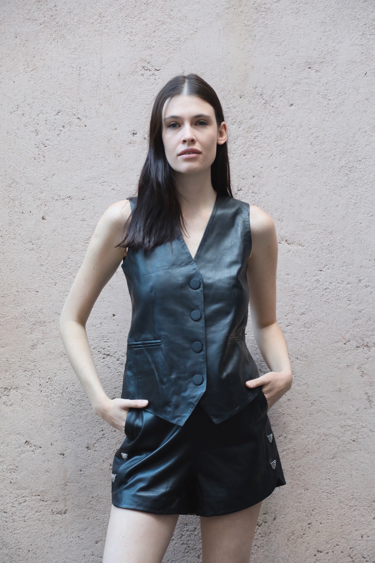 Short Leather Black