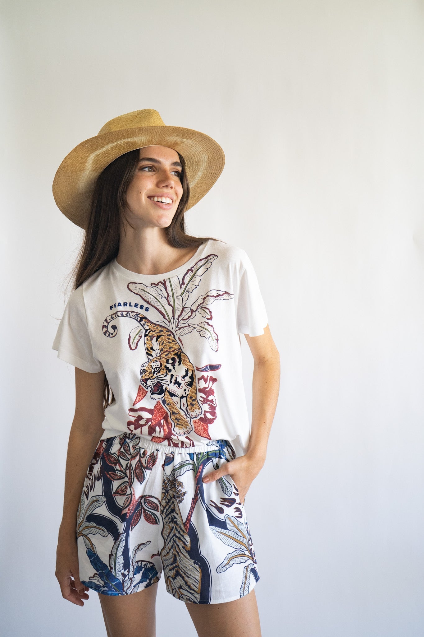 T Shirt Color Tiger White