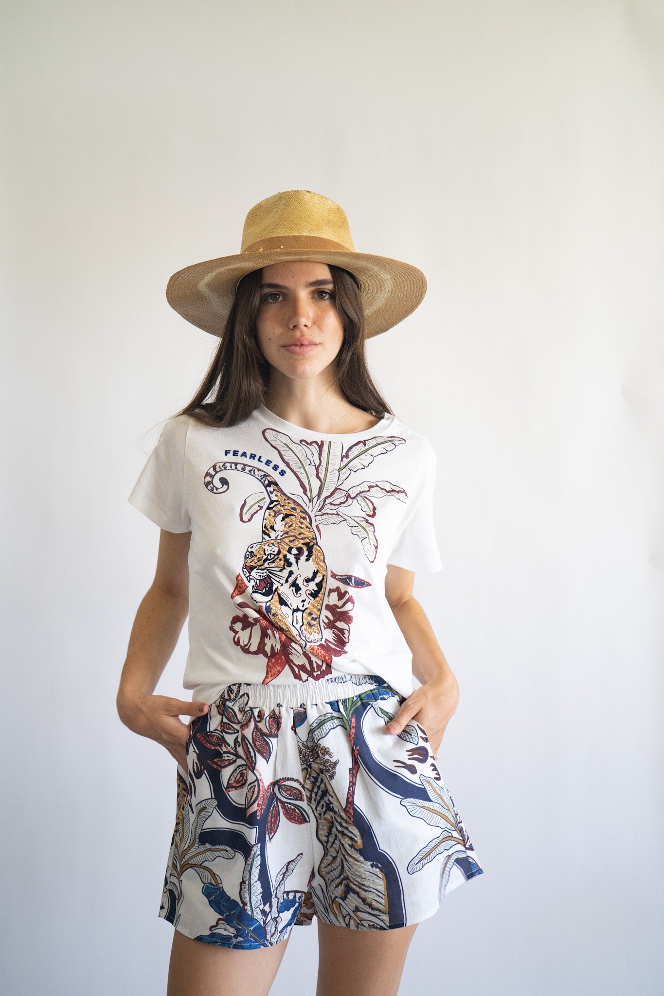 T Shirt Color Tiger White