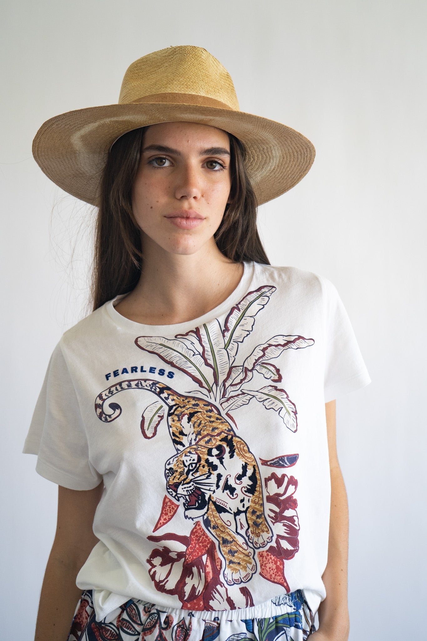 T Shirt Color Tiger White