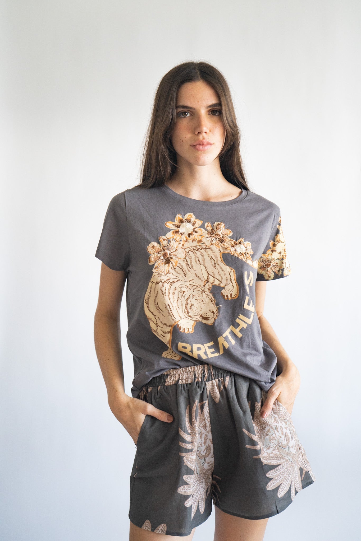 Remera Breathless Gris 