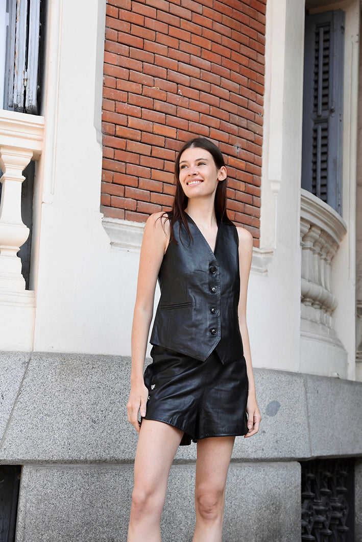 Short Leather Black