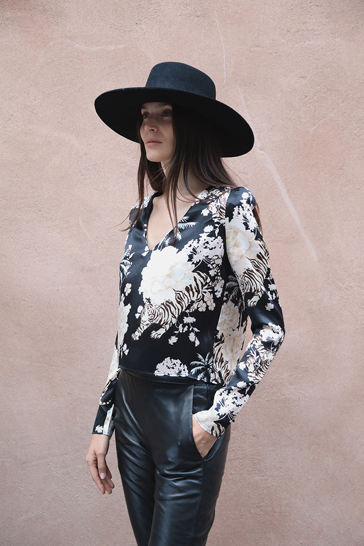 Long Sleeve Top Romantic Tiger Black