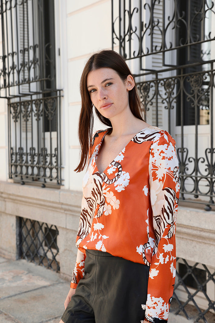 Long Sleeve Top Romantic Tiger Brick